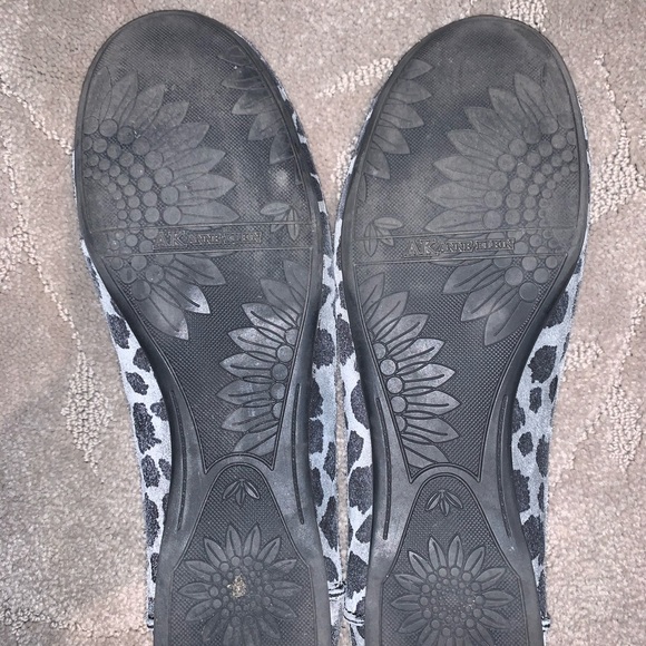Gray leopard nubuck Anne Klein flats - Picture 5 of 6